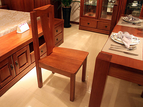 盛世东方实木家具特卖 床餐桌椅均跌破4.5折，家居在线选购指南